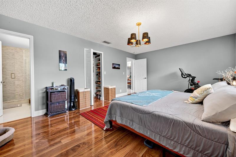 Image 18 of 37 For 10775 40th St