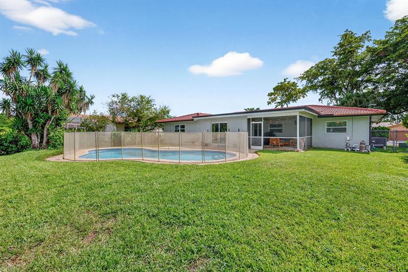 Image 33 of 37 For 10775 40th St