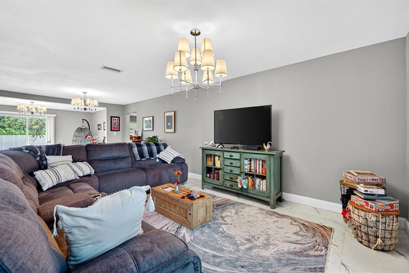 Image 7 of 37 For 10775 40th St