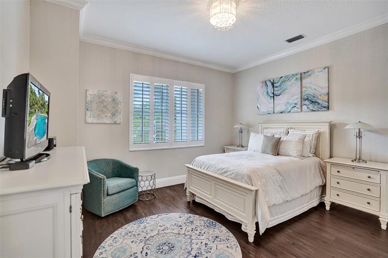 Image 10 of 100 For 6454 93rd Dr
