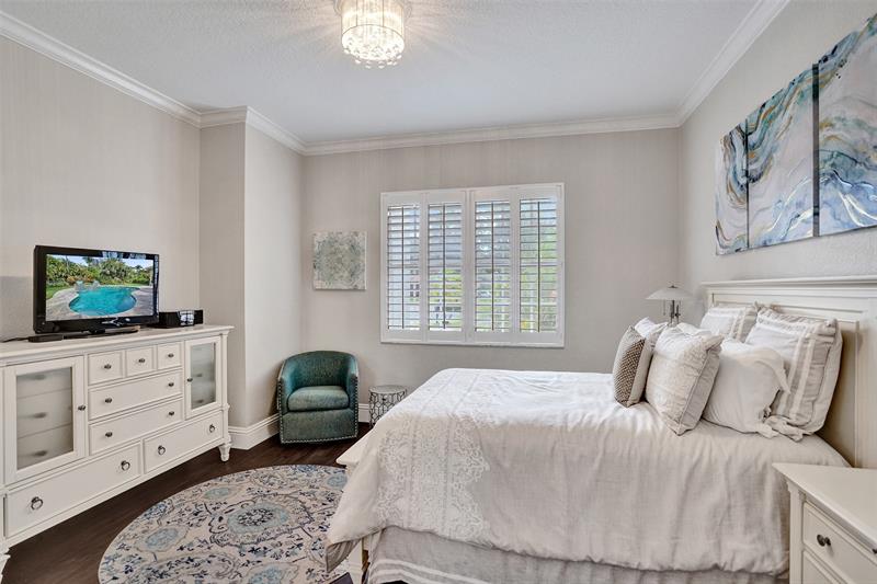Image 11 of 100 For 6454 93rd Dr
