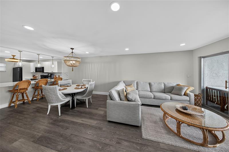 Image 12 of 35 For 3930 Inverrary Blvd  604-d