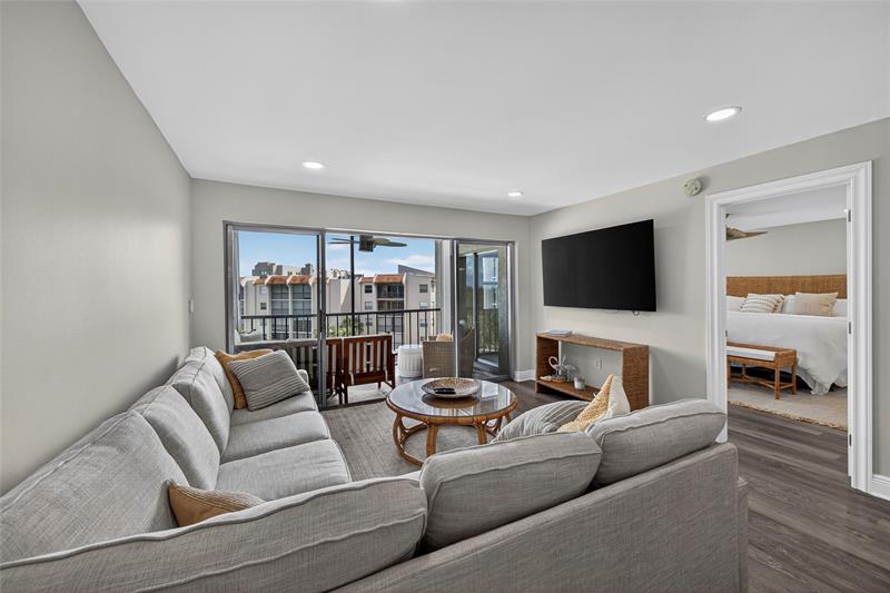 Image 13 of 35 For 3930 Inverrary Blvd  604-d