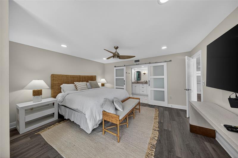 Image 17 of 35 For 3930 Inverrary Blvd  604-d