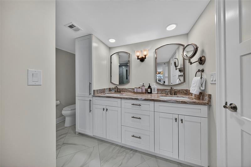 Image 21 of 35 For 3930 Inverrary Blvd  604-d