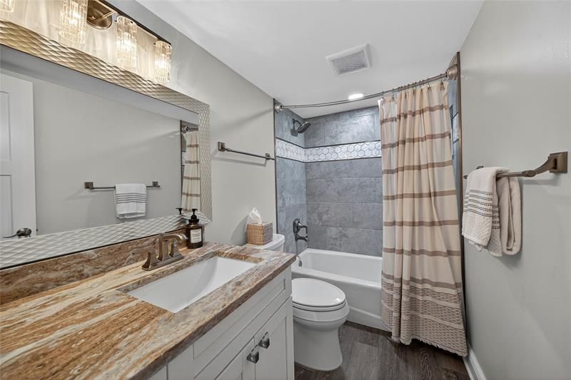 Image 22 of 35 For 3930 Inverrary Blvd  604-d