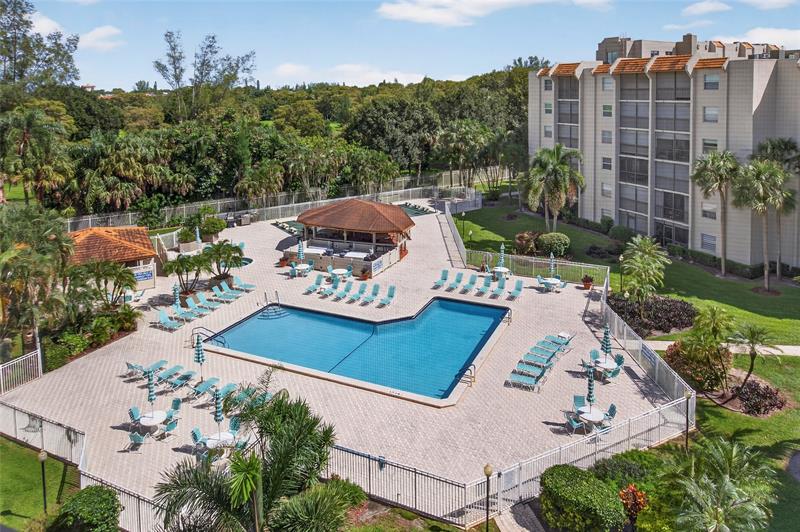 Image 28 of 35 For 3930 Inverrary Blvd  604-d