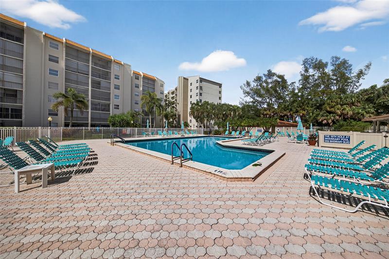 Image 29 of 35 For 3930 Inverrary Blvd  604-d