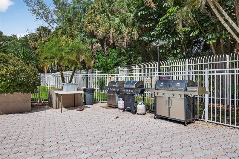 Image 30 of 35 For 3930 Inverrary Blvd  604-d