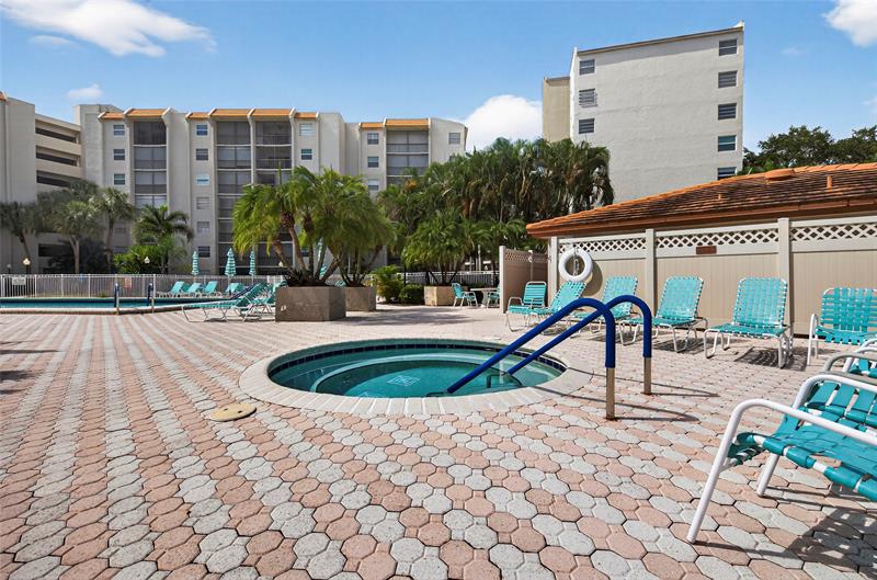 Image 32 of 35 For 3930 Inverrary Blvd  604-d