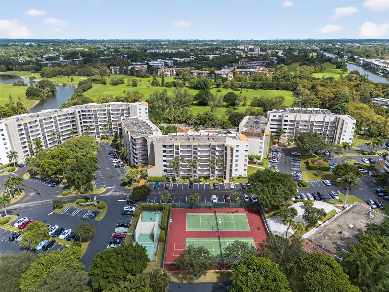 Image 34 of 35 For 3930 Inverrary Blvd  604-d