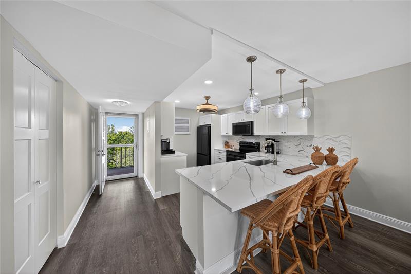 Image 4 of 35 For 3930 Inverrary Blvd  604-d