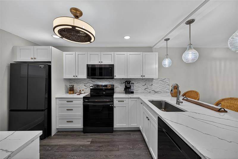 Image 5 of 35 For 3930 Inverrary Blvd  604-d