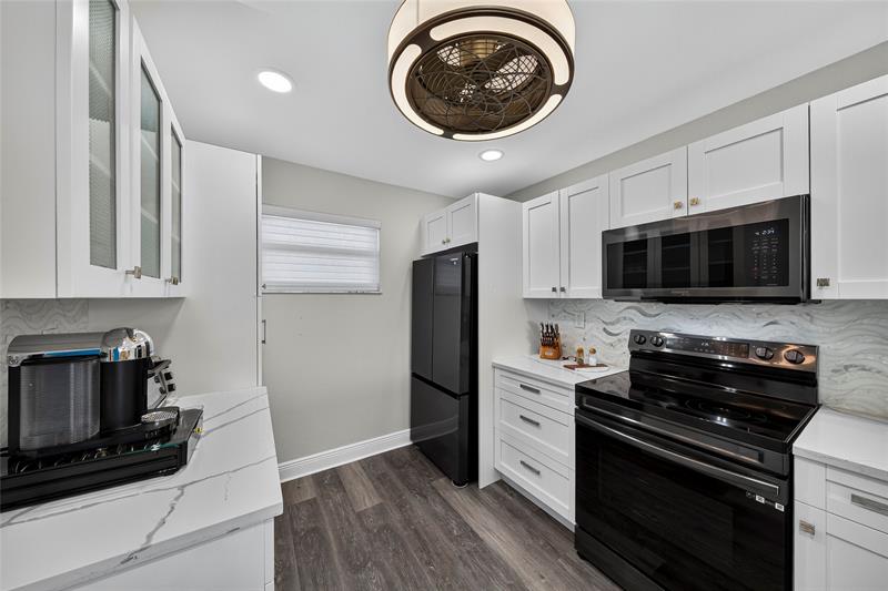 Image 6 of 35 For 3930 Inverrary Blvd  604-d