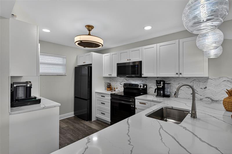 Image 7 of 35 For 3930 Inverrary Blvd  604-d