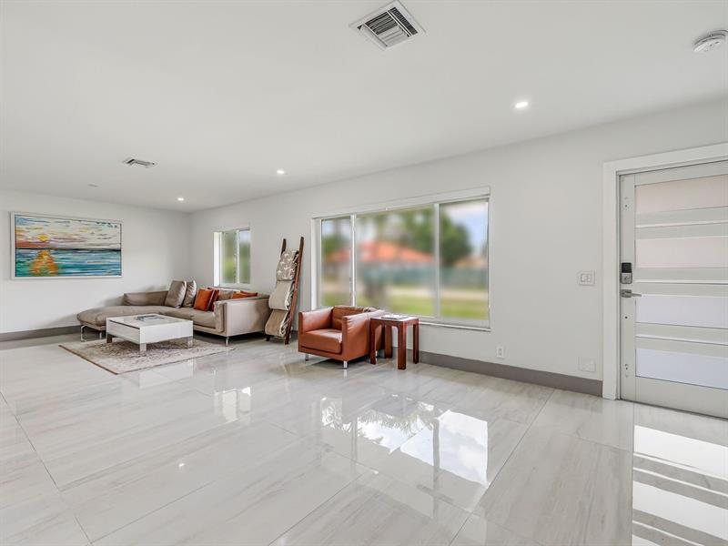 Image 4 of 10 For 16010 37th Ct