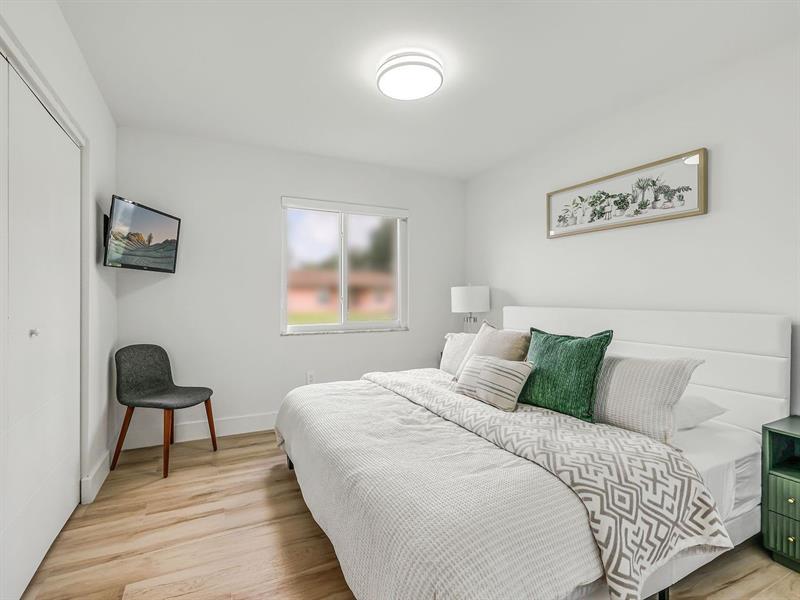 Image 8 of 10 For 16010 37th Ct