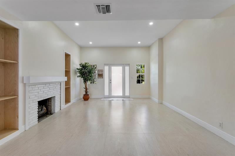 Image 14 of 56 For 921 17th St  