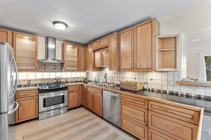 Image 17 of 56 For 921 17th St  