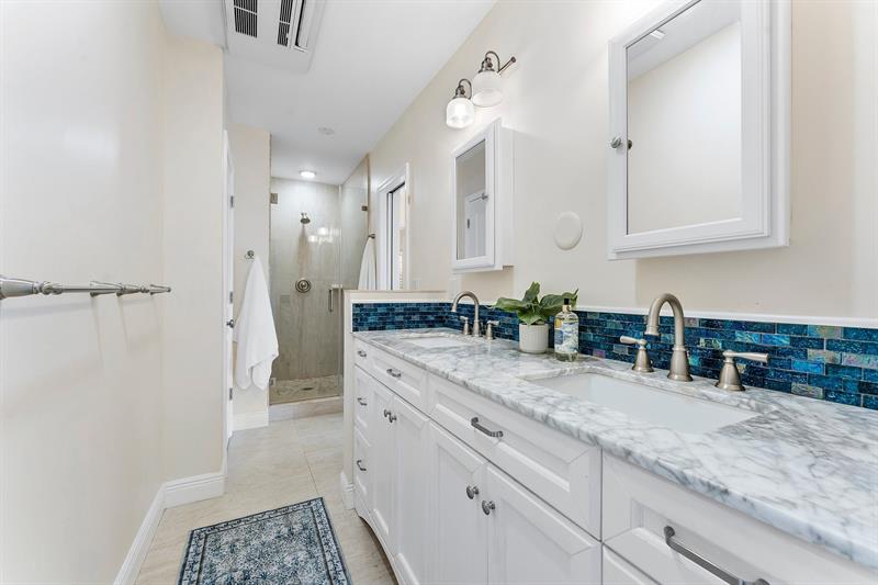 Image 37 of 56 For 921 17th St  