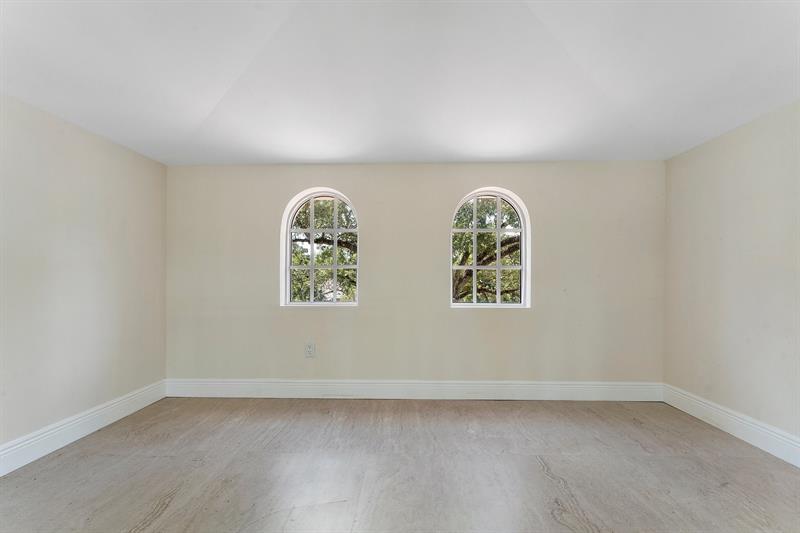 Image 42 of 56 For 921 17th St  