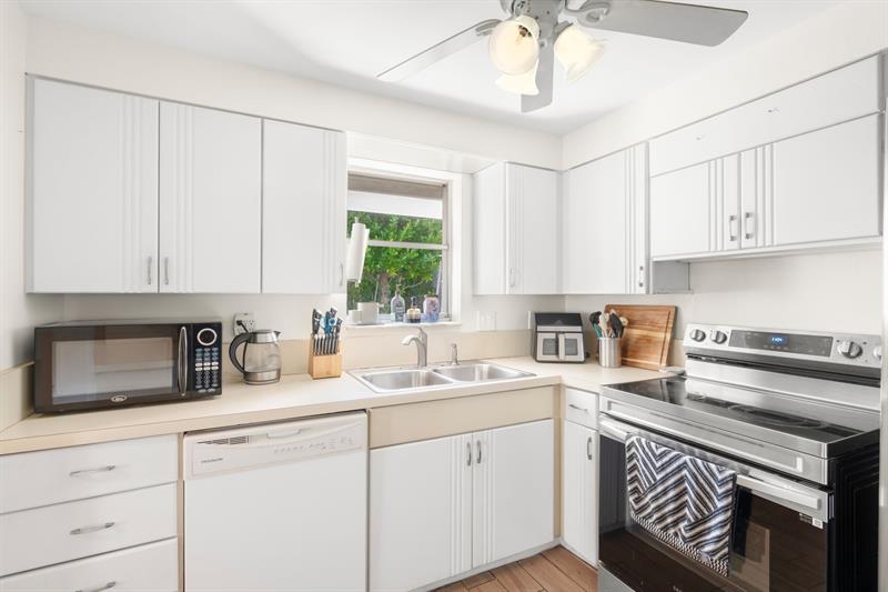 Image 10 of 27 For 500 Michigan Place