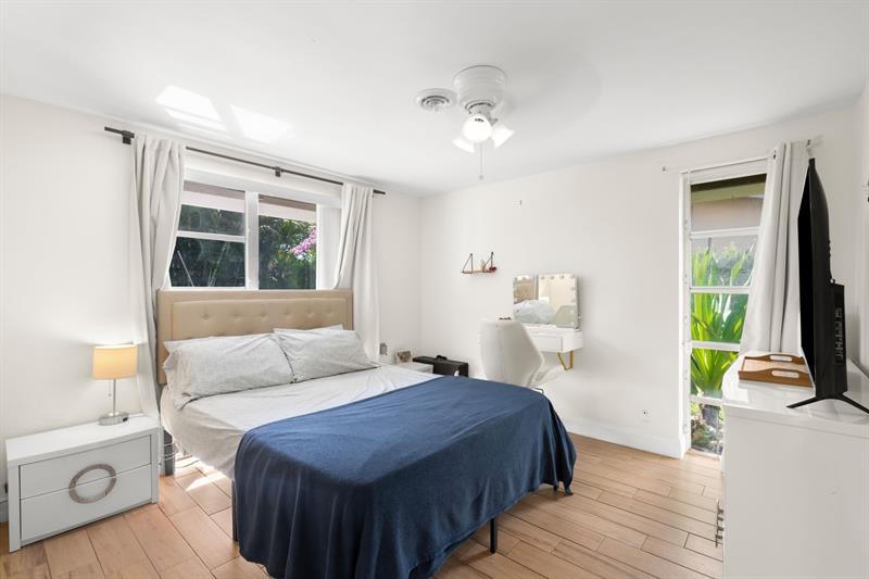 Image 12 of 27 For 500 Michigan Place