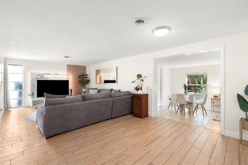 Image 5 of 27 For 500 Michigan Place