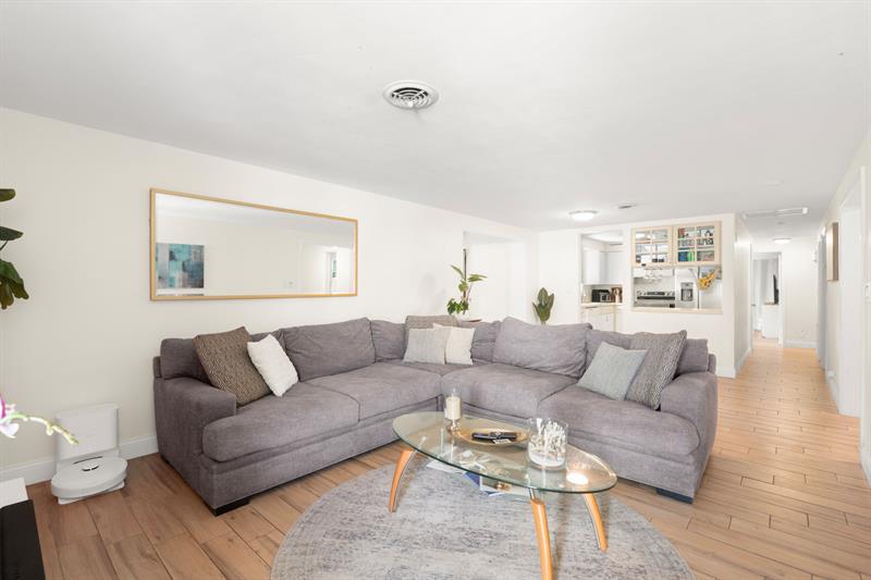 Image 6 of 27 For 500 Michigan Place