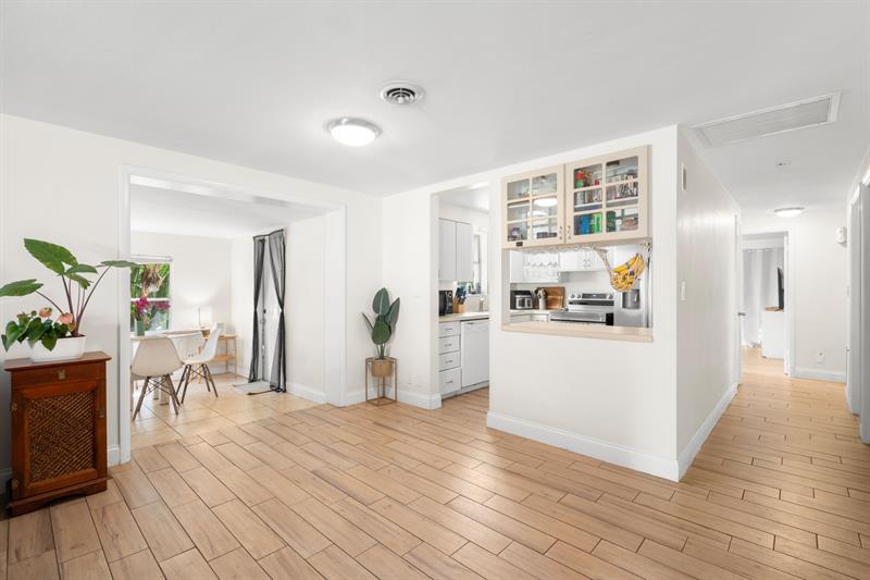 Image 8 of 27 For 500 Michigan Place