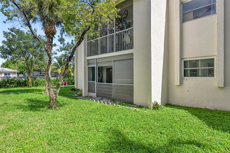 Image 27 of 37 For 1428 4th Ave  I-167