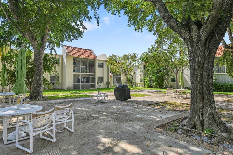 Image 31 of 37 For 1428 4th Ave  I-167