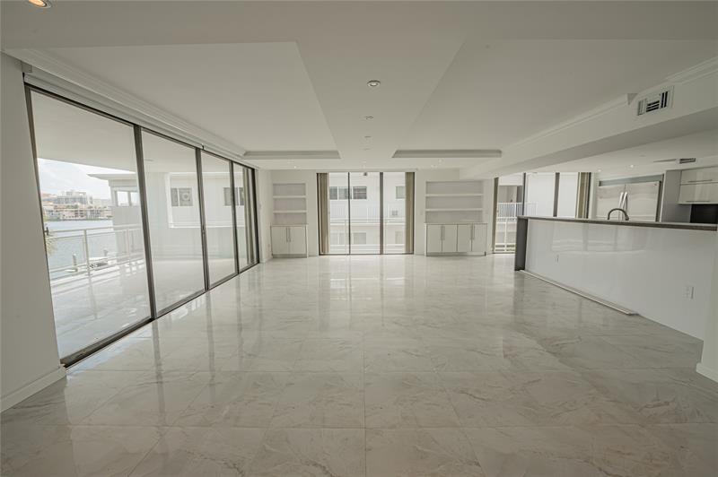 Image 13 of 53 For 468 Golden Isles Dr  402