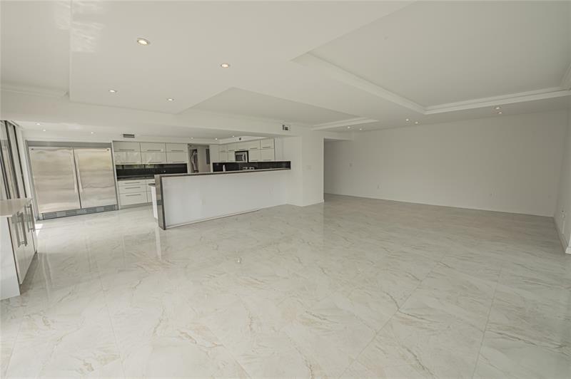 Image 16 of 53 For 468 Golden Isles Dr  402