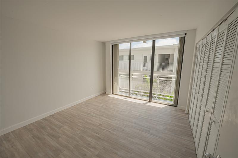 Image 32 of 53 For 468 Golden Isles Dr  402