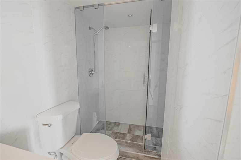 Image 35 of 53 For 468 Golden Isles Dr  402