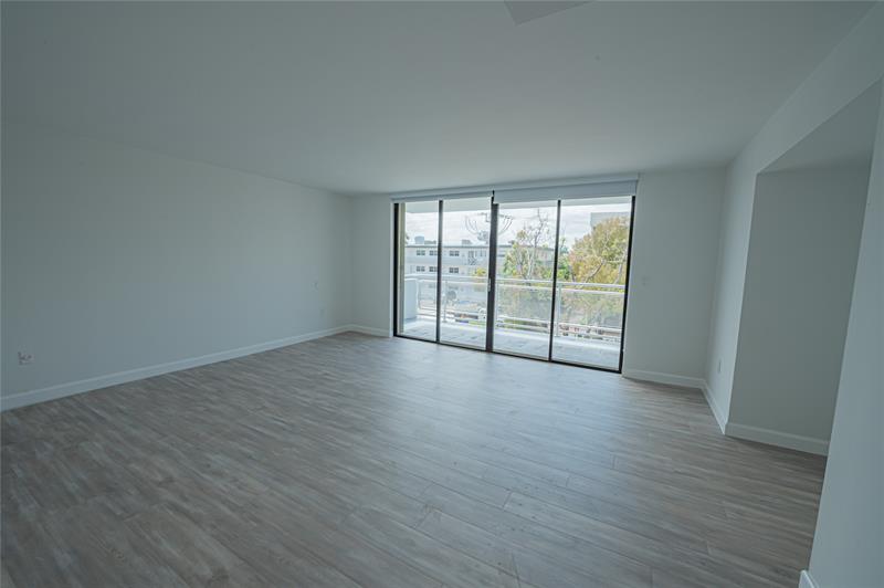 Image 39 of 53 For 468 Golden Isles Dr  402