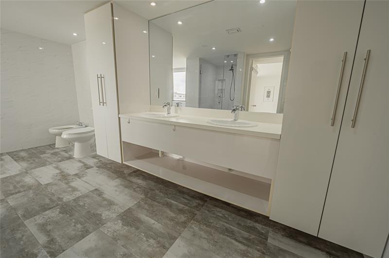 Image 48 of 53 For 468 Golden Isles Dr  402