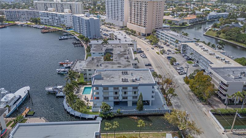 Image 5 of 53 For 468 Golden Isles Dr  402