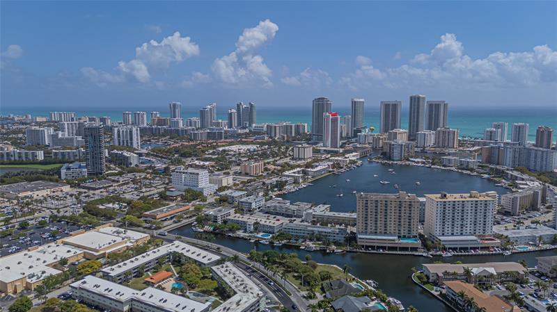 Image 6 of 53 For 468 Golden Isles Dr  402