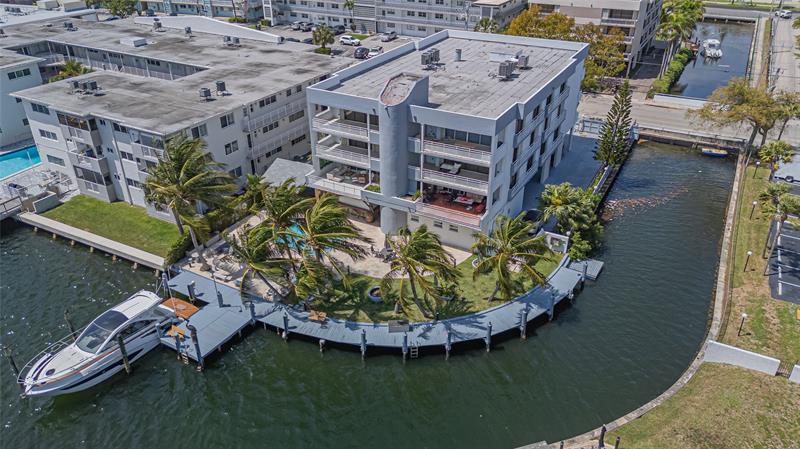 Image 7 of 53 For 468 Golden Isles Dr  402