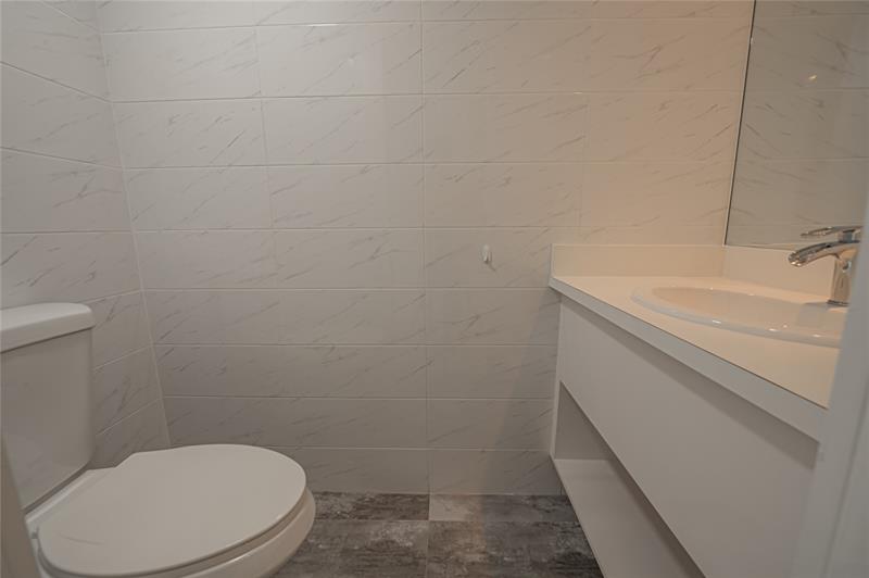 Image 9 of 53 For 468 Golden Isles Dr  402