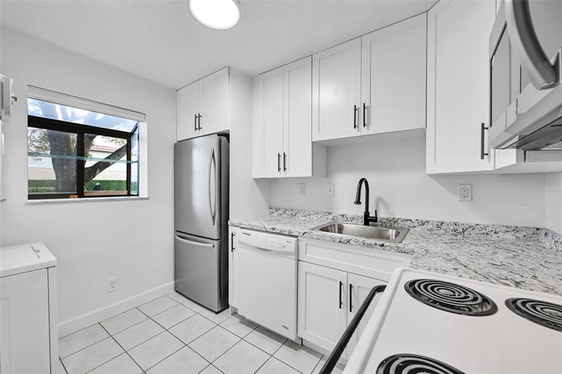 Image 11 of 18 For 109 Gardens Dr  103