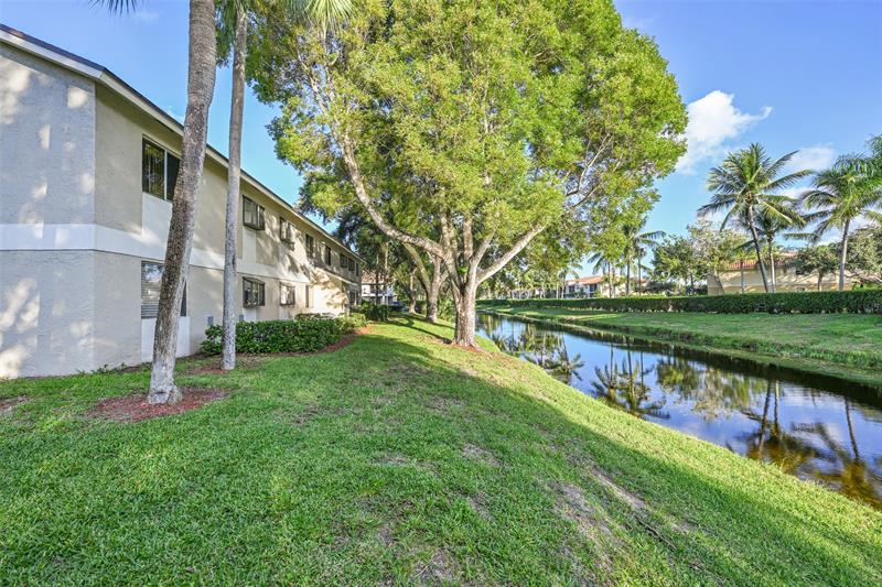 Image 4 of 18 For 109 Gardens Dr  103