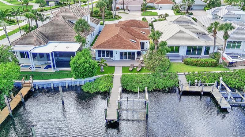 Image 12 of 77 For 17026 Bay St