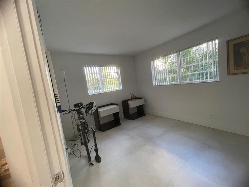 Image 29 of 41 For 604 2nd St  117