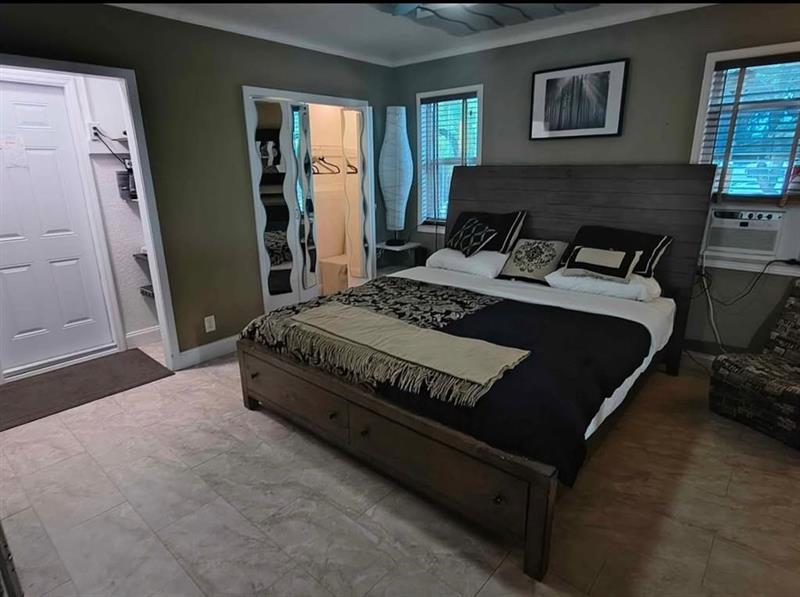 Image 4 of 9 For 5741 24th Ave  B