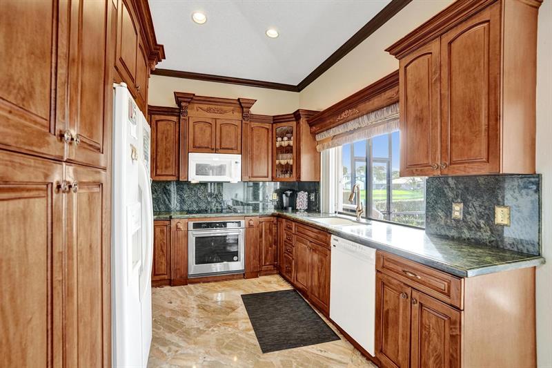 Image 16 of 81 For 6222 54th Dr