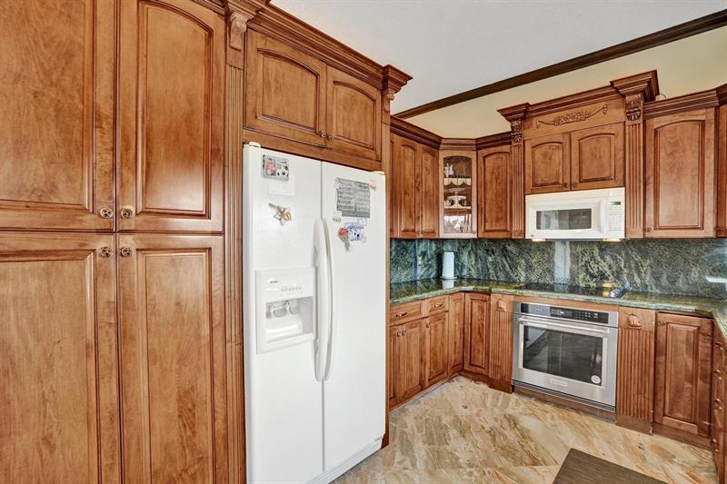 Image 19 of 81 For 6222 54th Dr