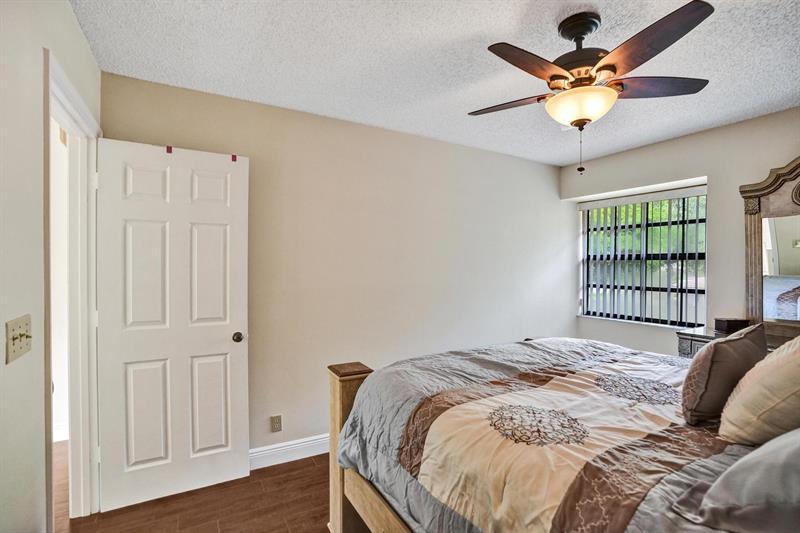 Image 41 of 81 For 6222 54th Dr